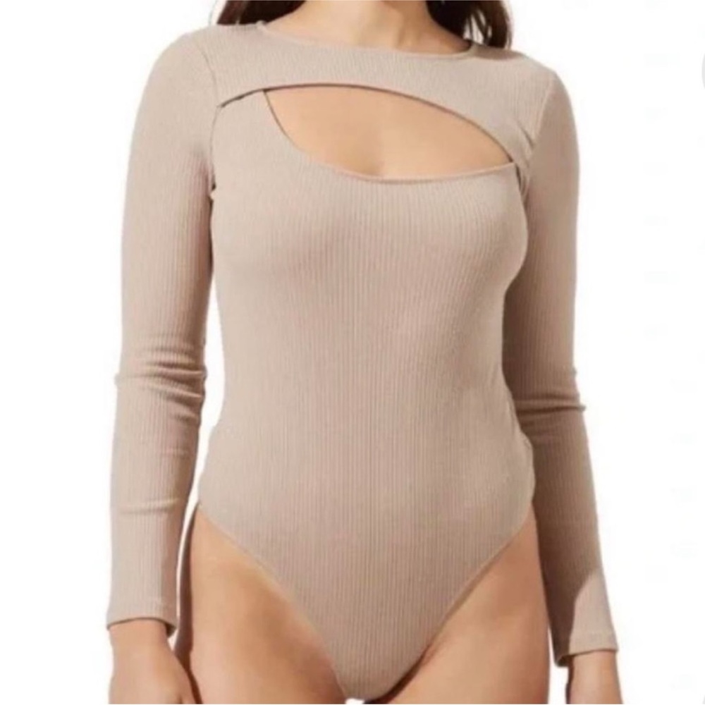 ASTR the label size xsmall BLACK  ribbed bodysuit with cutout chest area